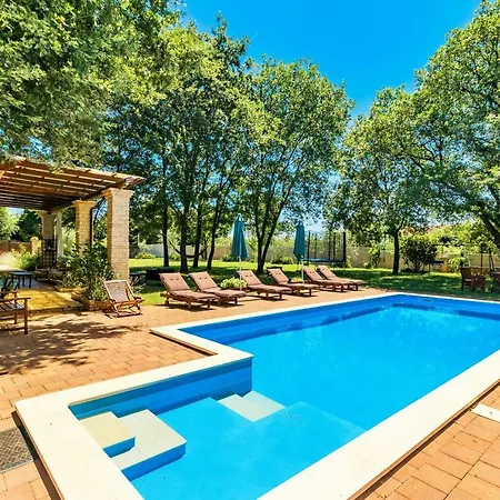Holiday home Sarita Sisan