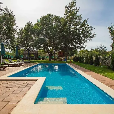 Holiday home Sarita Sisan